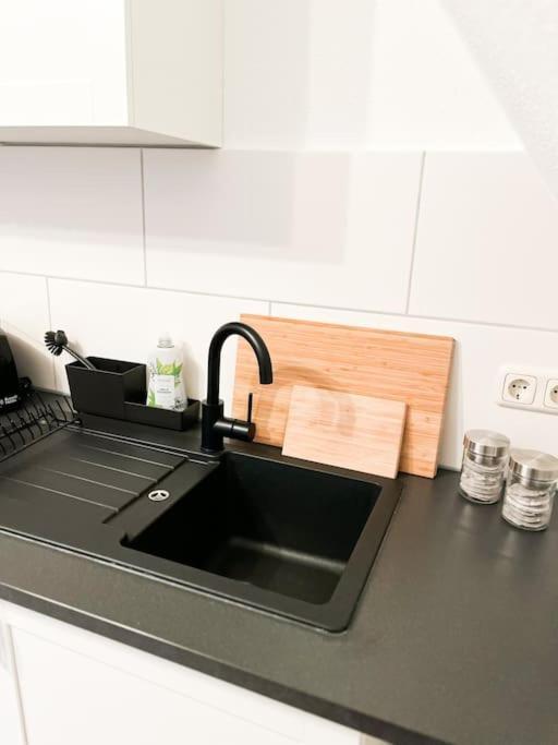Modernes Apartment Mit Balkon Free Parking Netflix 첼레 외부 사진