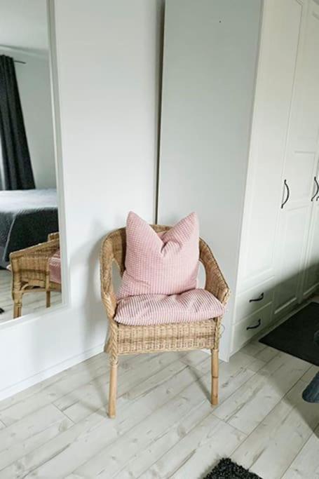 Modernes Apartment Mit Balkon Free Parking Netflix 첼레 외부 사진