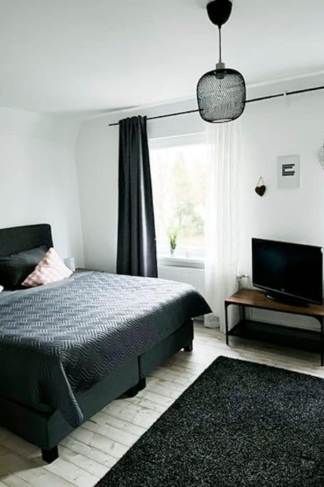Modernes Apartment Mit Balkon Free Parking Netflix 첼레 외부 사진