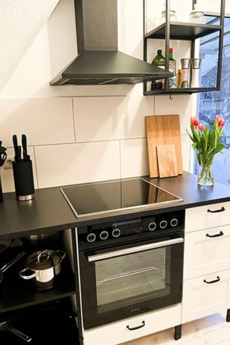Modernes Apartment Mit Balkon Free Parking Netflix 첼레 외부 사진